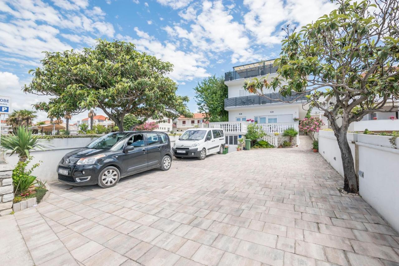Apartments And Rooms Mare Vodice Exteriör bild