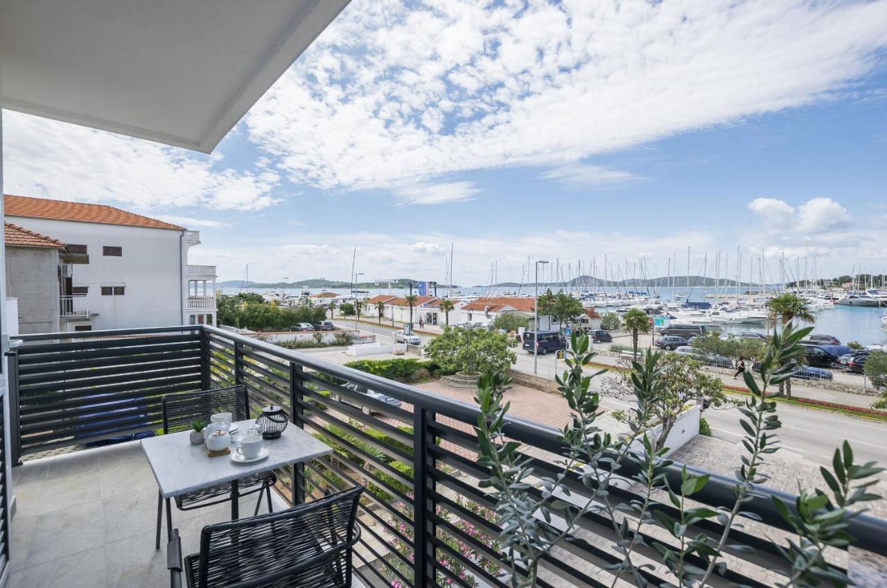 Apartments And Rooms Mare Vodice Exteriör bild