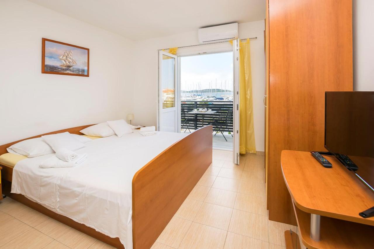 Apartments And Rooms Mare Vodice Exteriör bild
