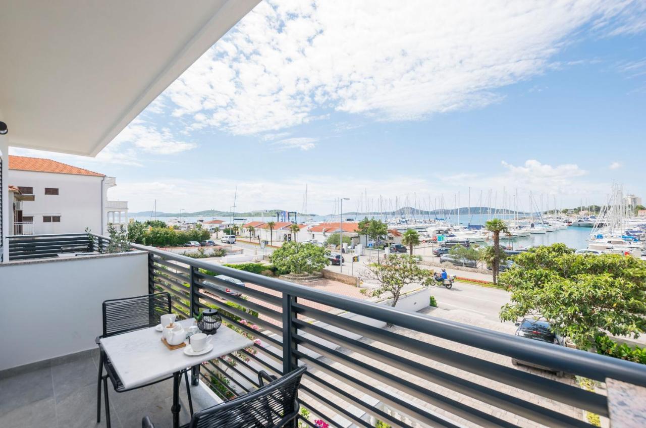 Apartments And Rooms Mare Vodice Exteriör bild