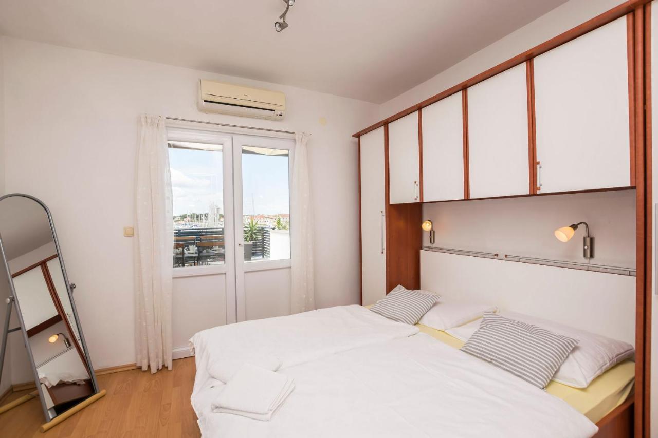Apartments And Rooms Mare Vodice Exteriör bild