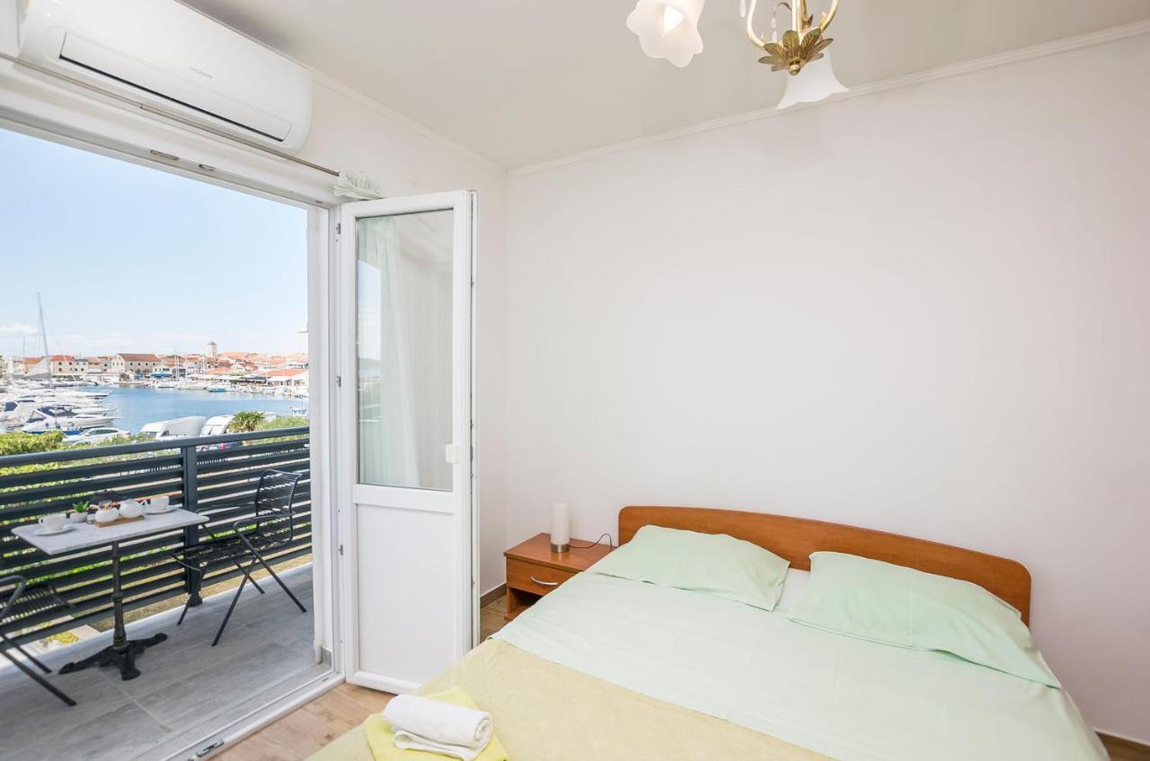 Apartments And Rooms Mare Vodice Exteriör bild