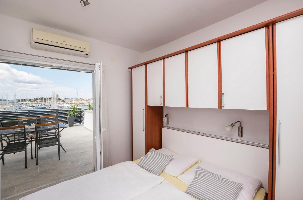 Apartments And Rooms Mare Vodice Exteriör bild