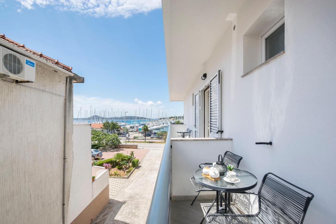 Apartments And Rooms Mare Vodice Exteriör bild