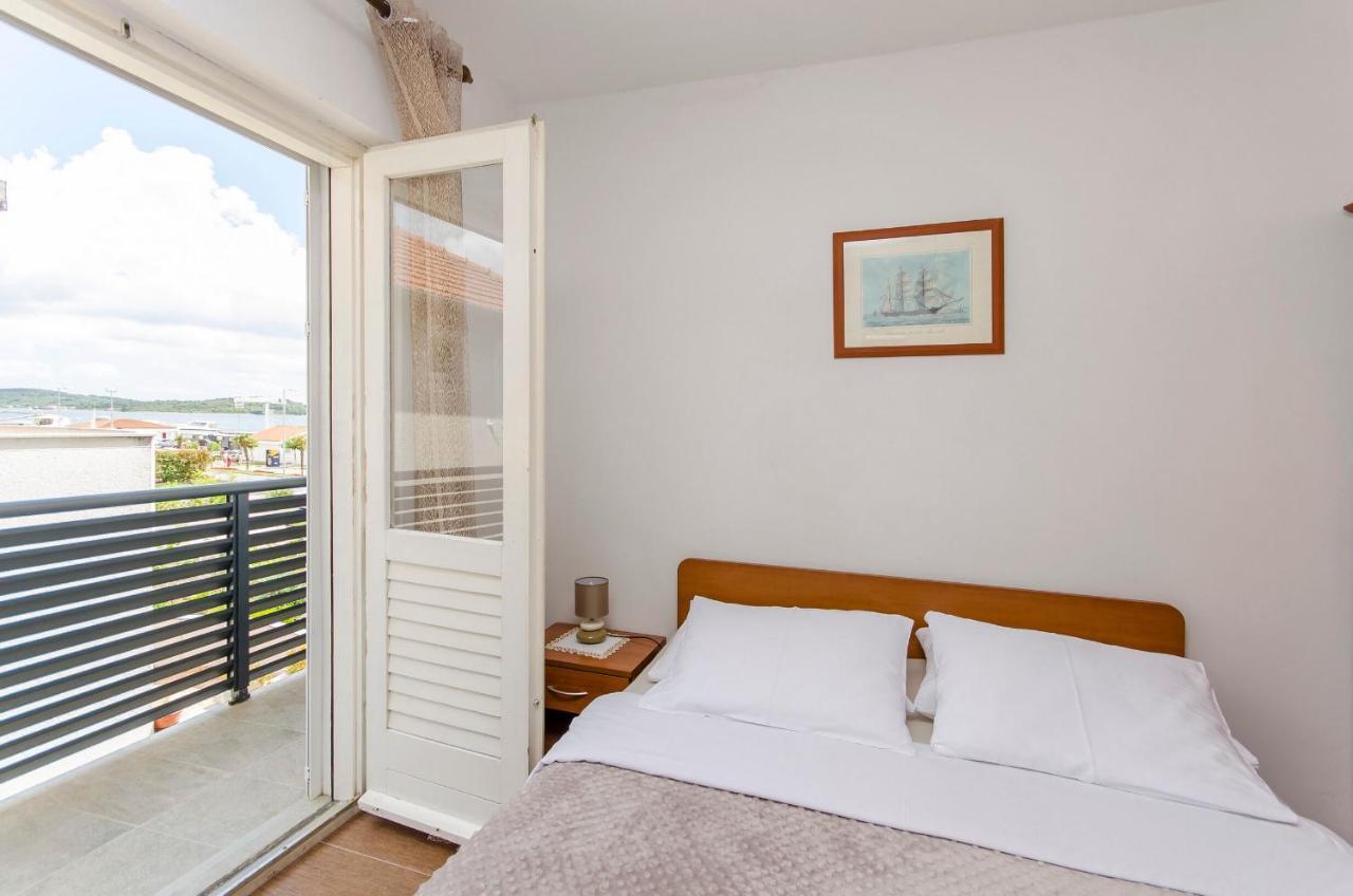 Apartments And Rooms Mare Vodice Exteriör bild