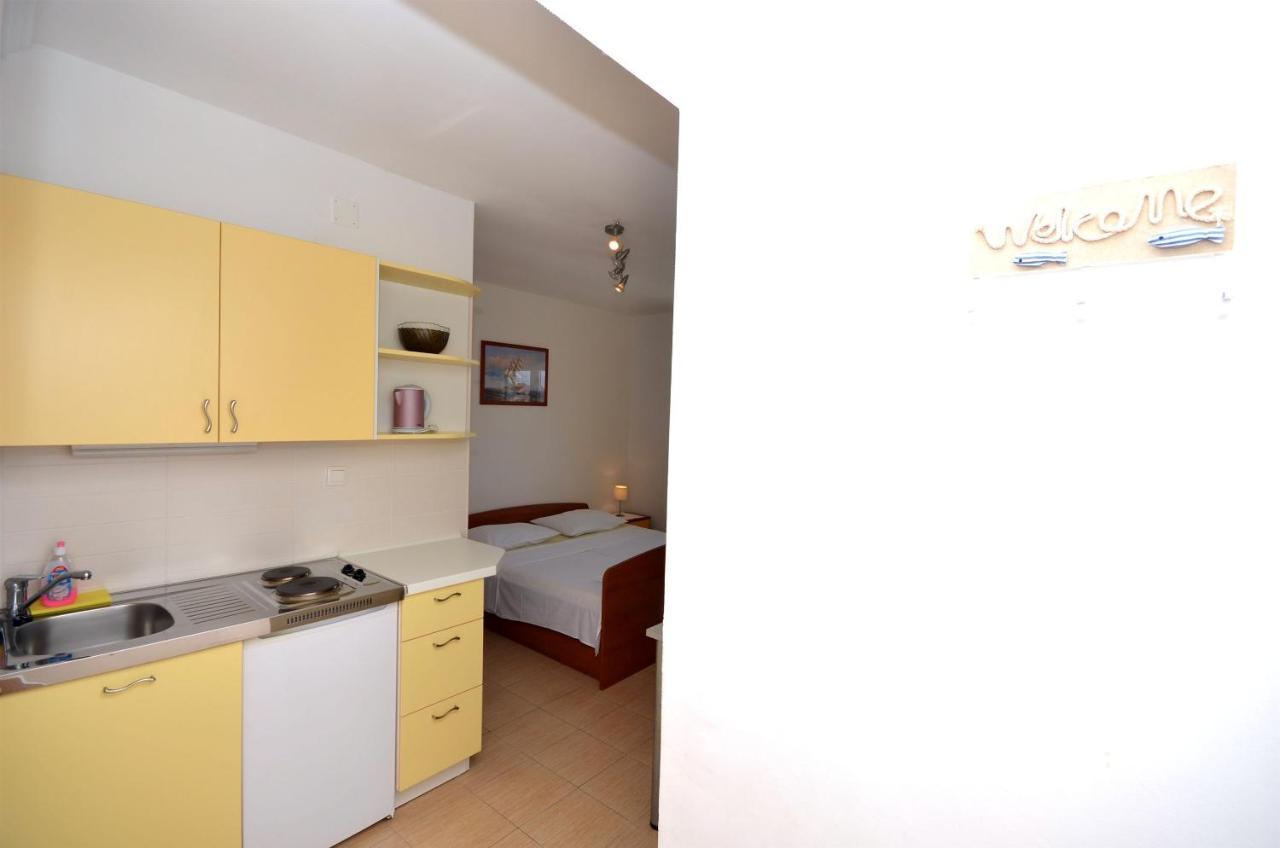 Apartments And Rooms Mare Vodice Exteriör bild